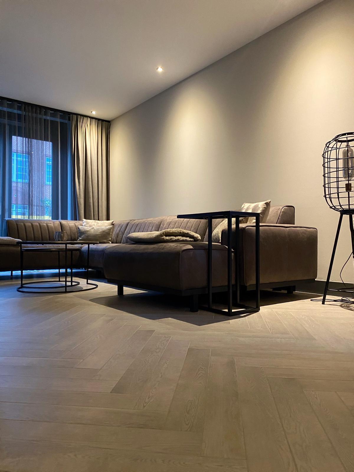 Renovlies behang in woonkamer